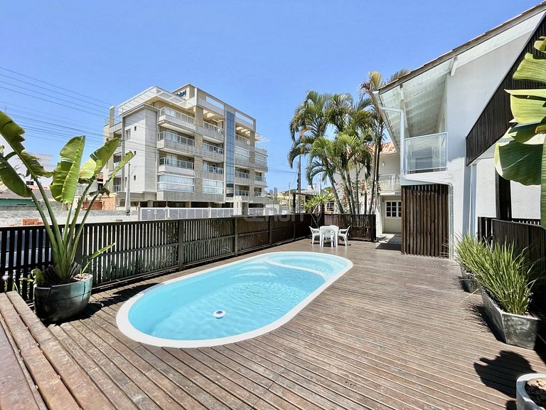 022 - Residencial com Piscina e Jacuzzi em Bombas