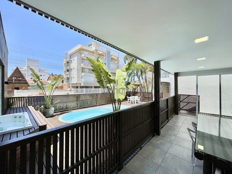 023 - Residencial com Piscina e Jacuzzi em Bombas