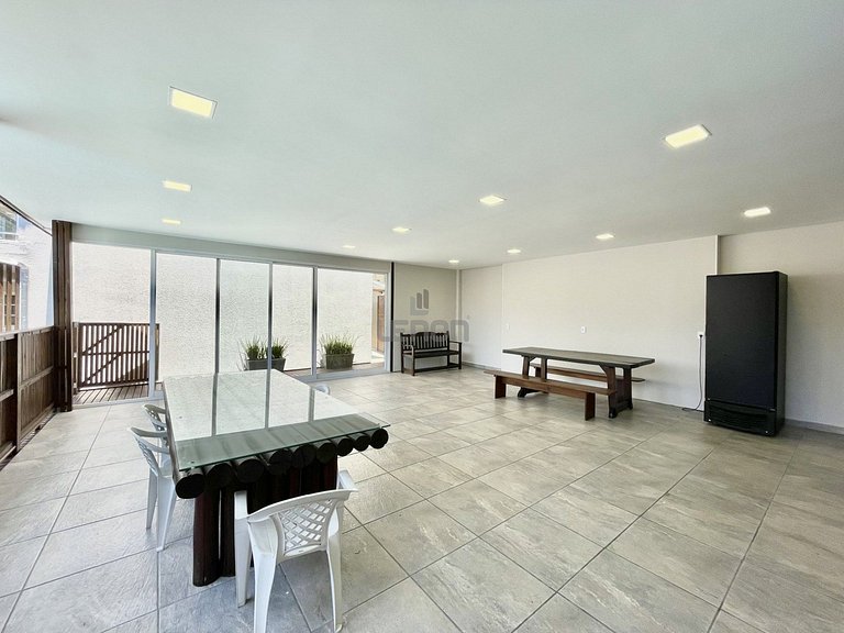 023 - Residencial com Piscina e Jacuzzi em Bombas