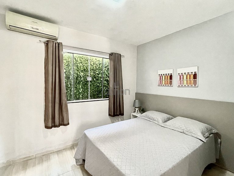 025 - Residencial com Piscina e Jacuzzi em Bombas