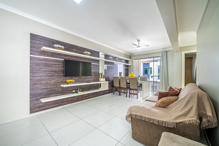 052 - Excelente apartamento em Bombas
