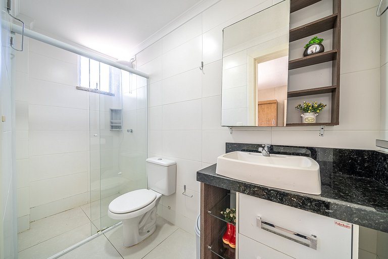 052 - Excelente apartamento em Bombas