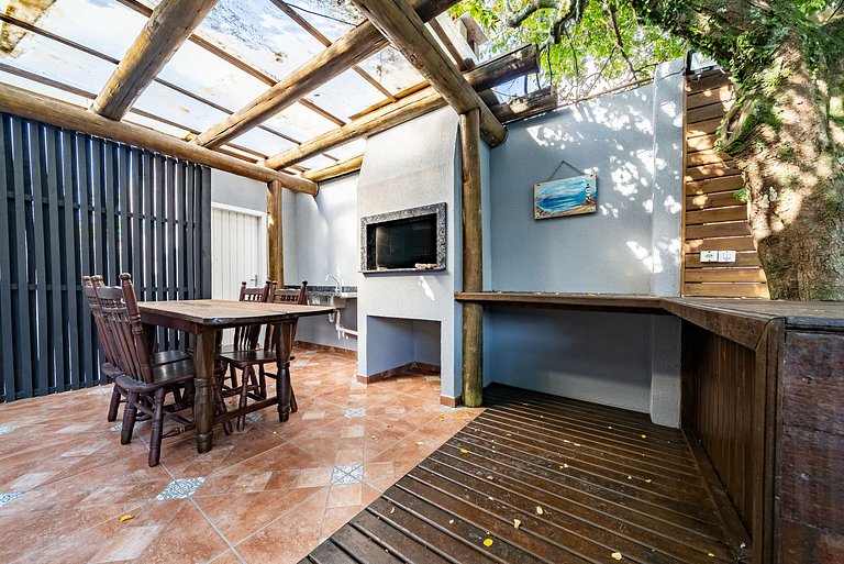 272 - Apartamento com 02 dormitórios a 200m da Praia de Cant