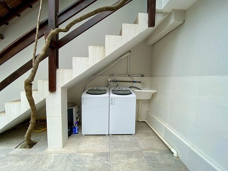 272 - Apartamento com 02 dormitórios a 200m da Praia de Cant