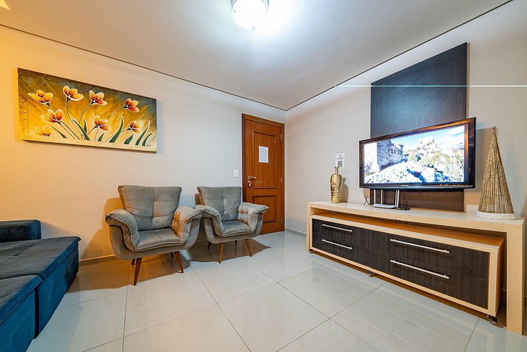 012 - Apartamento espaçoso à 120m Praia de Bombas