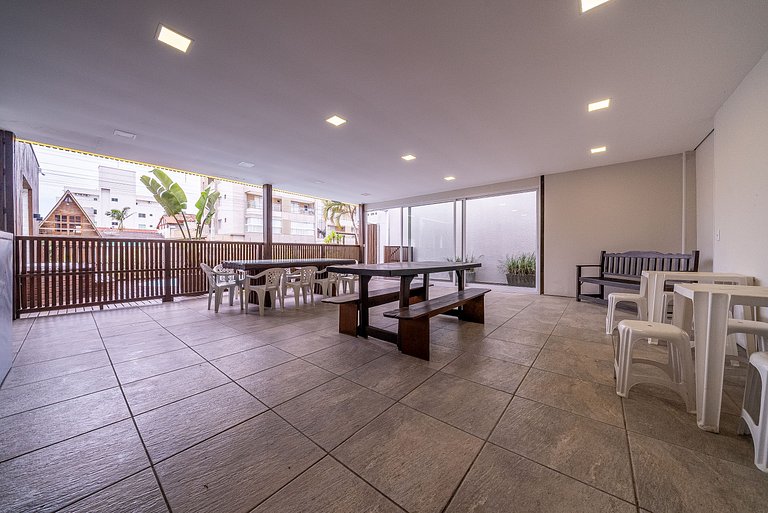 027 - Residencial com Piscina e Jacuzzi em Bombas