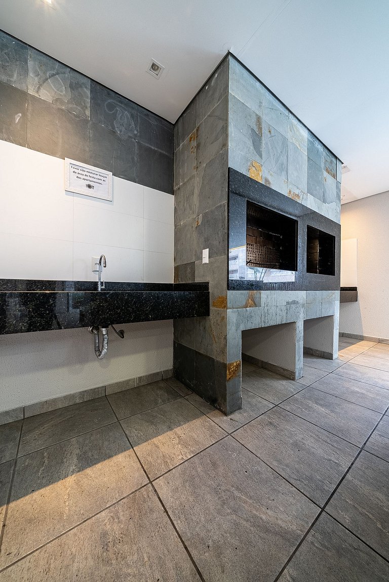 027 - Residencial com Piscina e Jacuzzi em Bombas