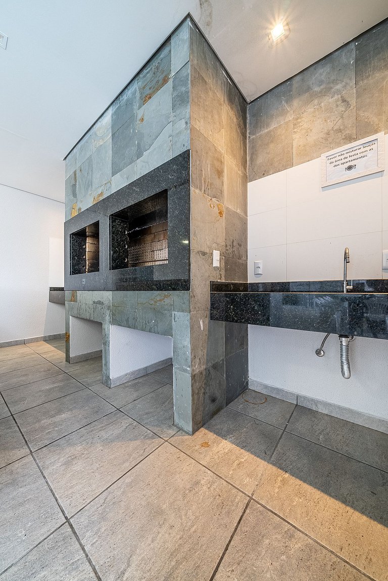 027 - Residencial com Piscina e Jacuzzi em Bombas