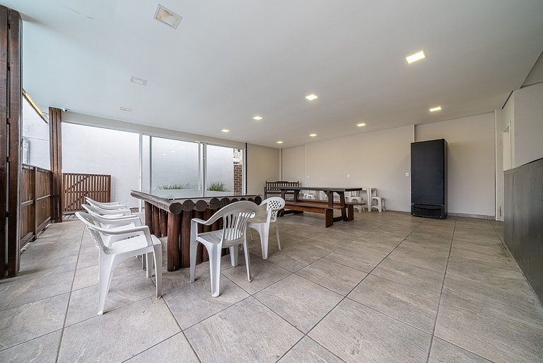 027 - Residencial com Piscina e Jacuzzi em Bombas