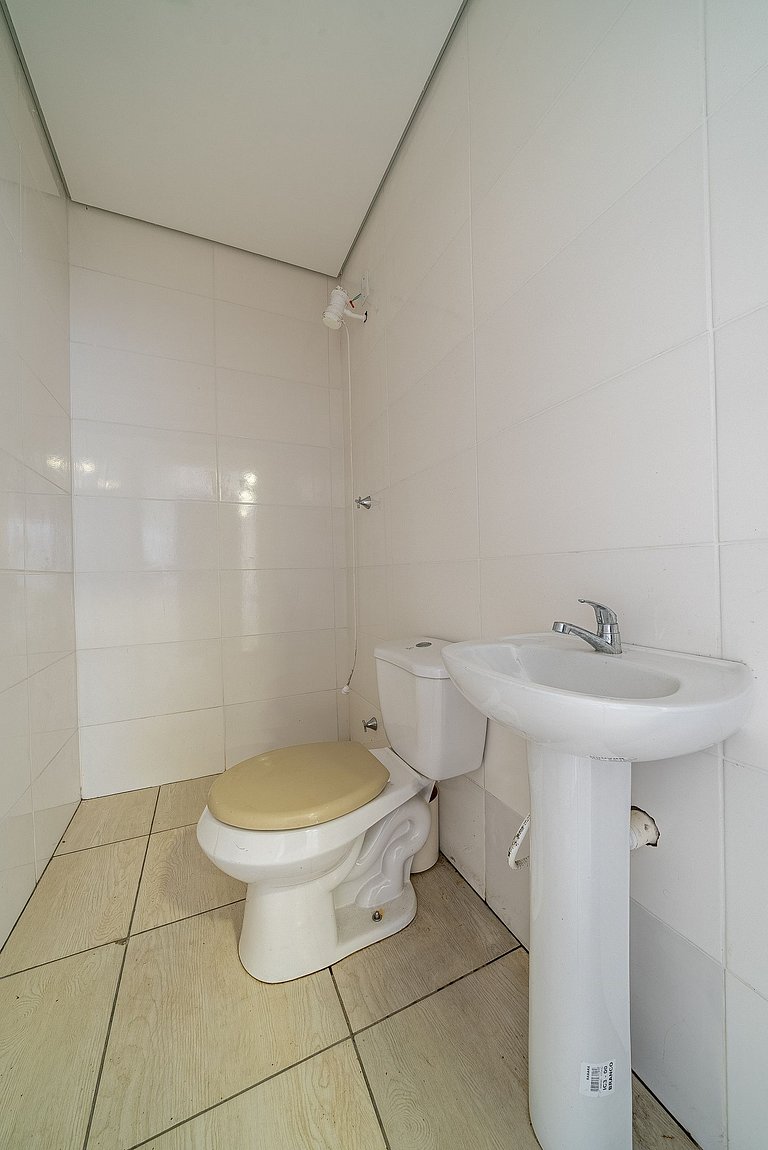 027 - Residencial com Piscina e Jacuzzi em Bombas