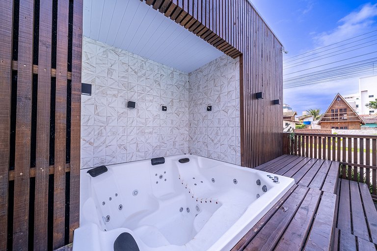 027 - Residencial com Piscina e Jacuzzi em Bombas