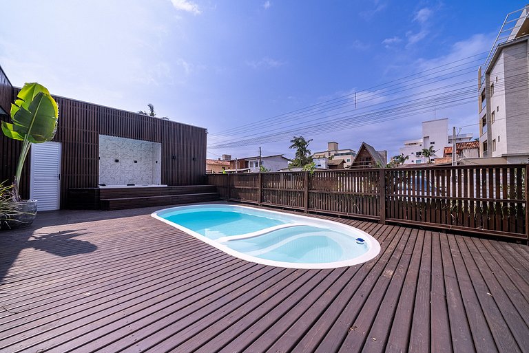 028 - Residencial com Piscina e Jacuzzi em Bombas