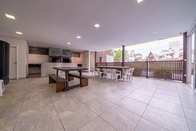 028 - Residencial com Piscina e Jacuzzi em Bombas