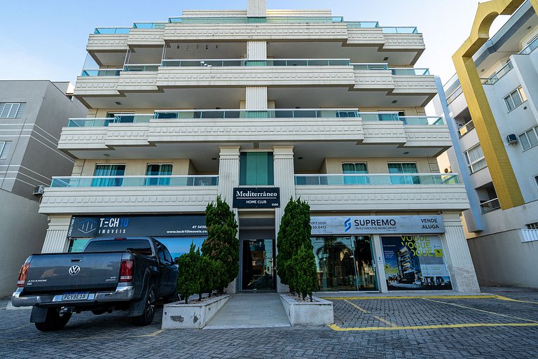 248 - Lindo apartamento na praia de Bombas