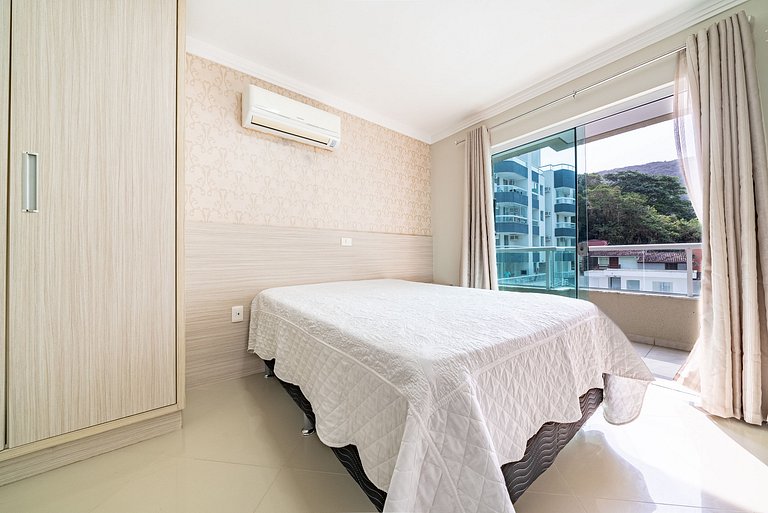 249 - Apartamento na praia de Bombas