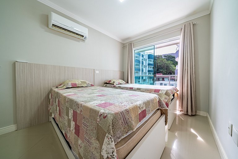 249 - Apartamento na praia de Bombas