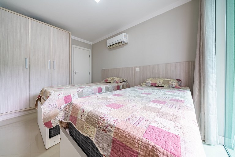249 - Apartamento na praia de Bombas