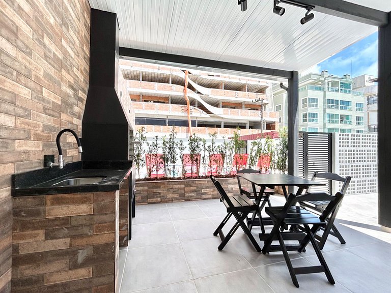003 - Apartamento com 2 dormitórios na praia de Bombas