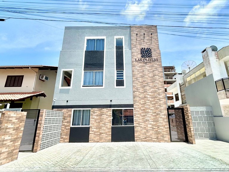 003 - Apartamento com 2 dormitórios na praia de Bombas
