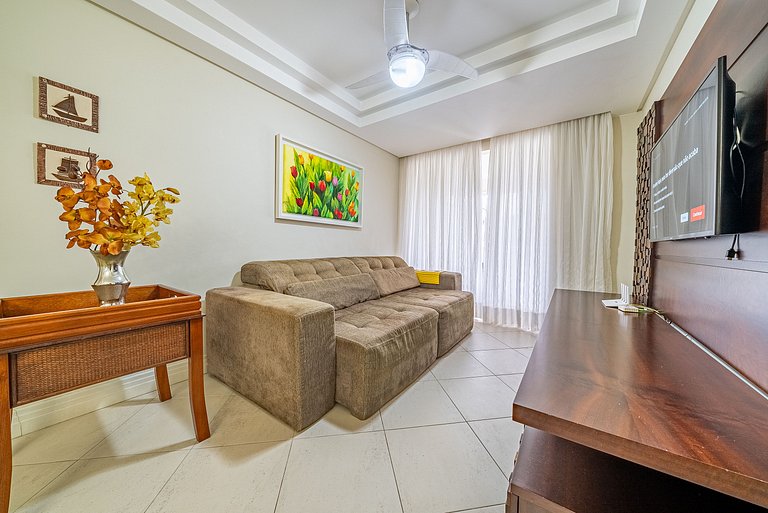 160 - Apartamento em Bombas com 3 dormitórios