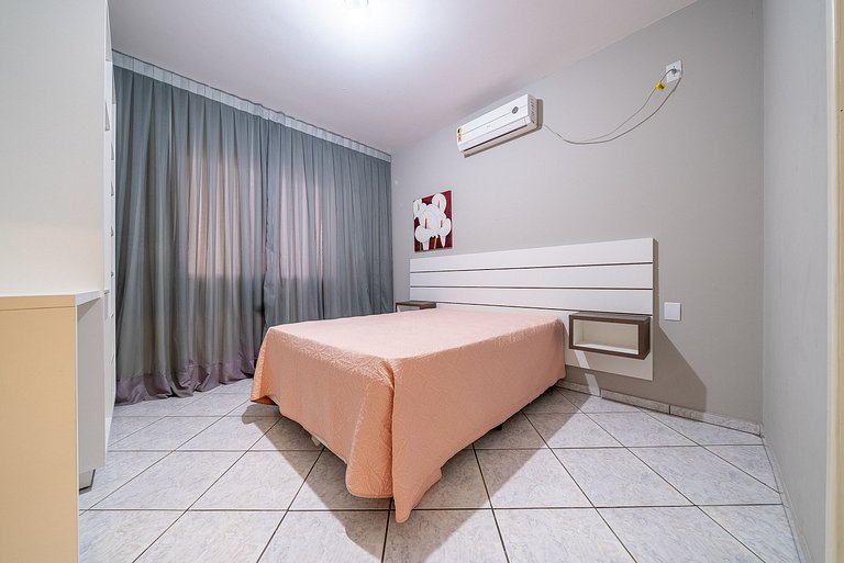 092 - Apartamento com 03 quartos em Canto Grande!