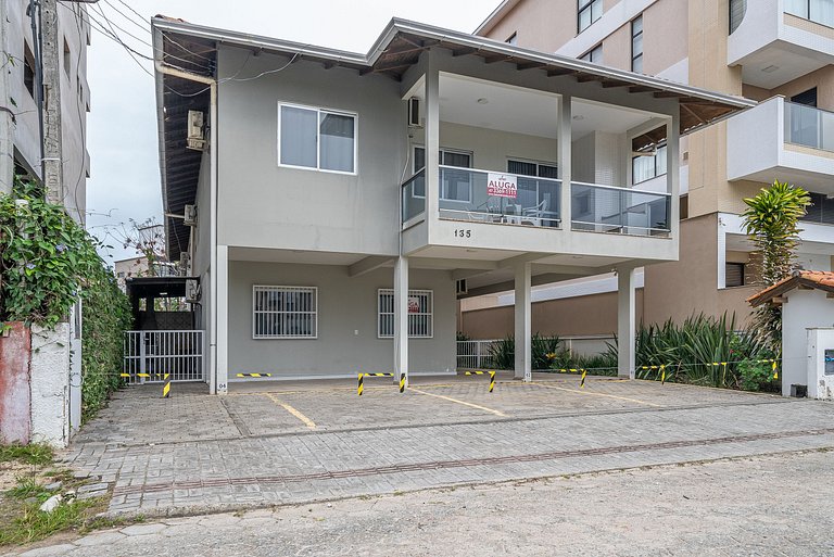 092 - Apartamento com 03 quartos em Canto Grande!
