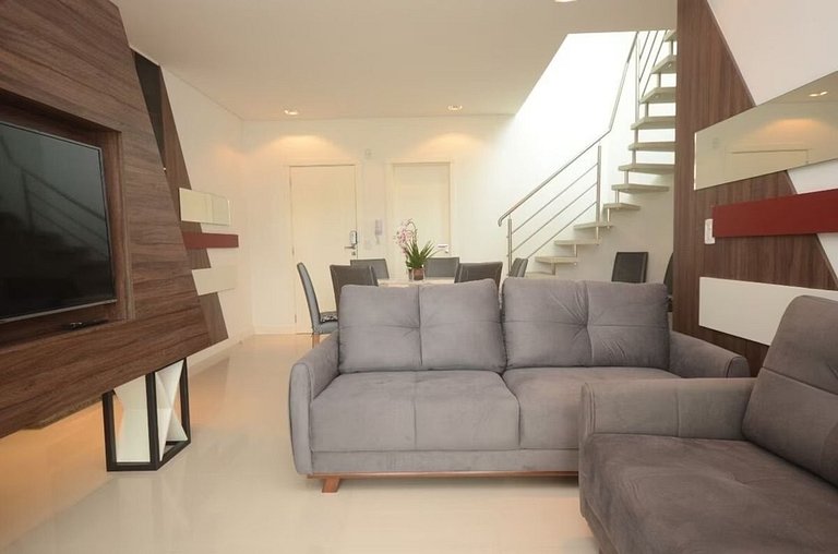 175 -  Cobertura Dúplex com Vista Mar em Mariscal