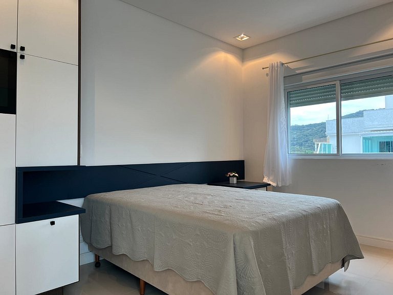 175 -  Cobertura Dúplex com Vista Mar em Mariscal