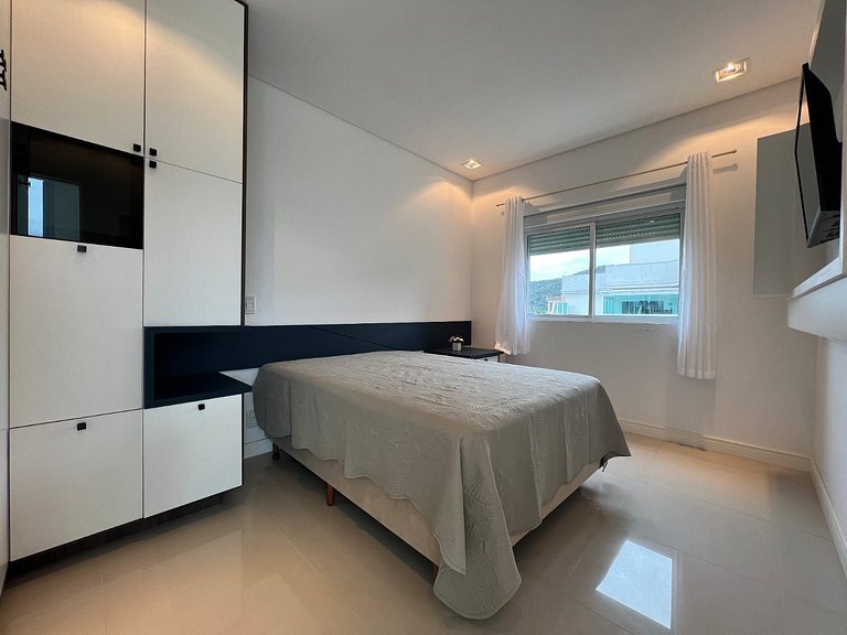 175 -  Cobertura Dúplex com Vista Mar em Mariscal