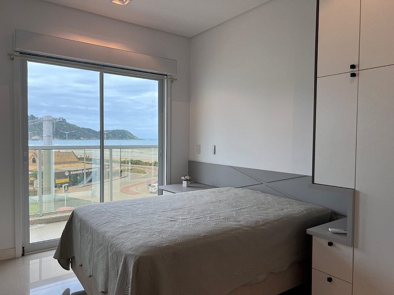 175 -  Cobertura Dúplex com Vista Mar em Mariscal
