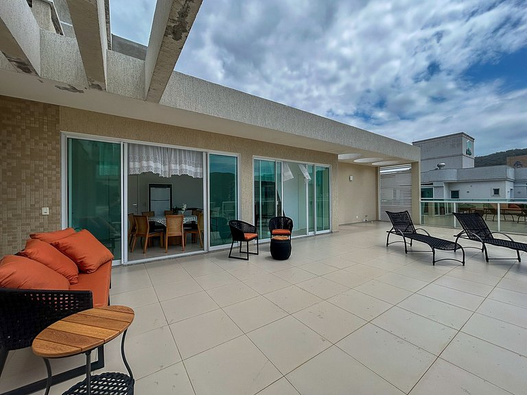 175 -  Cobertura Dúplex com Vista Mar em Mariscal