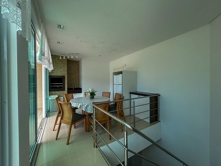 175 -  Cobertura Dúplex com Vista Mar em Mariscal