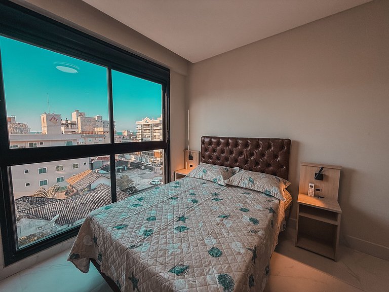 404 - Apartamento 2 suítes na praia de Bombas