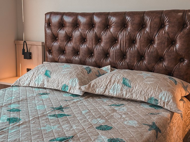 404 - Apartamento 2 suítes na praia de Bombas