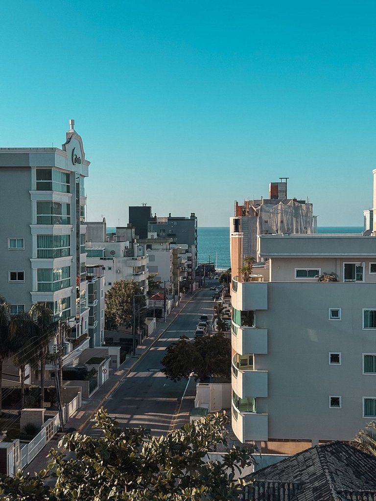 404 - Apartamento 2 suítes na praia de Bombas