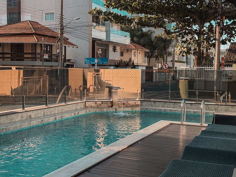 404 - Apartamento 2 suítes na praia de Bombas