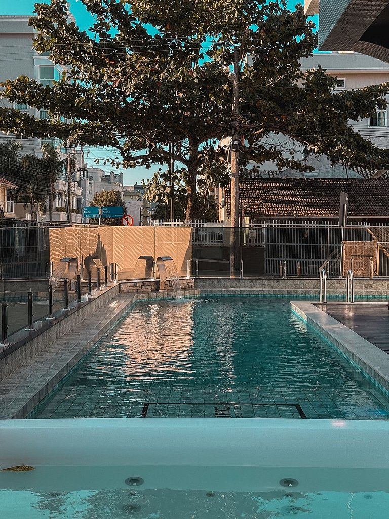 404 - Apartamento 2 suítes na praia de Bombas
