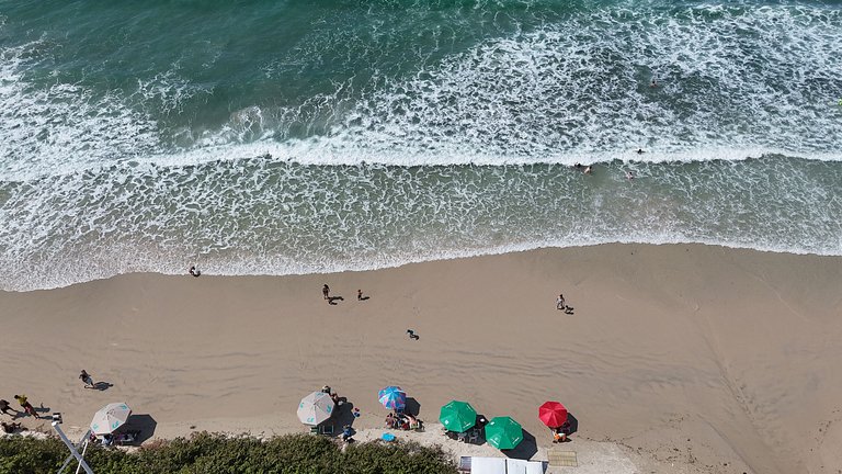 404 - Apartamento 2 suítes na praia de Bombas
