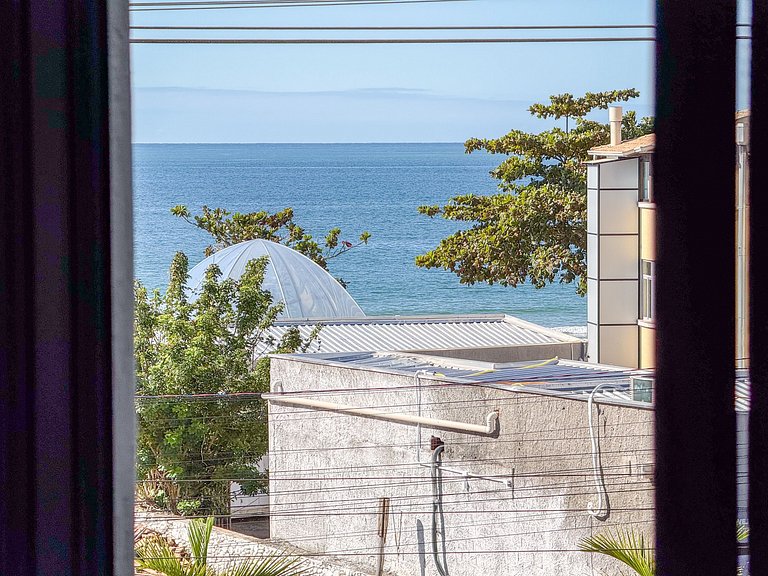 269 - Apto na Avenida a  50m da praia de Bombas