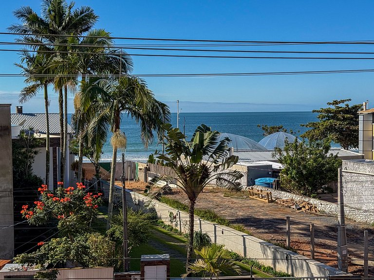 269 - Apto na Avenida a  50m da praia de Bombas