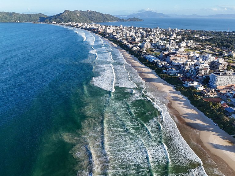 174 - Mariscal: Apto novo com 3 suítes e piscina