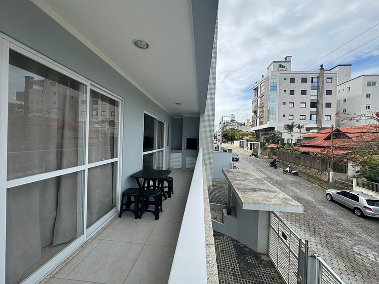 208 - Apto confortável com 2 quartos em Bombas