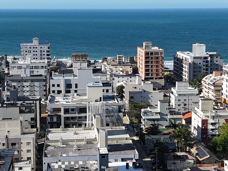 205- Apto com 3 suítes na praia de Bombas