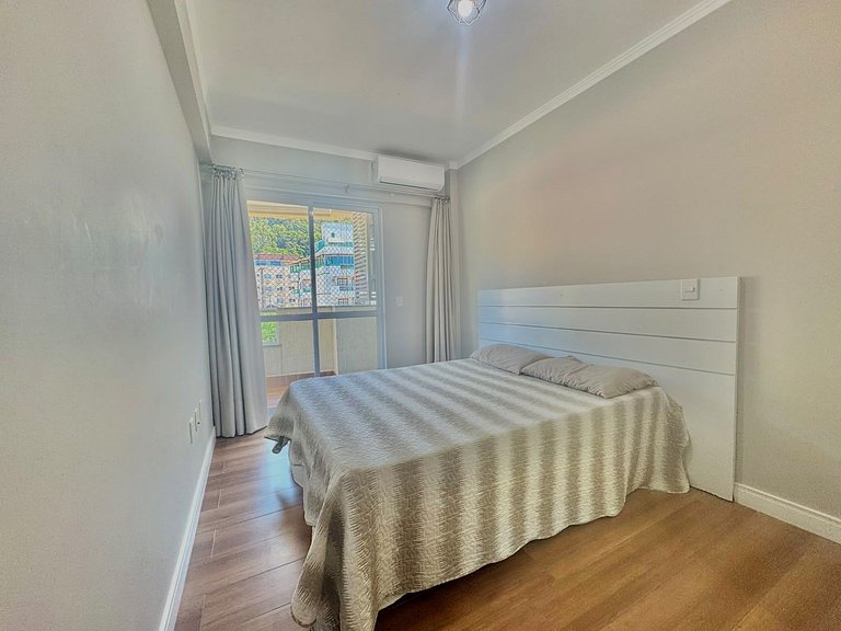 207 - Apartamento em Bombas a 150 metros da Praia