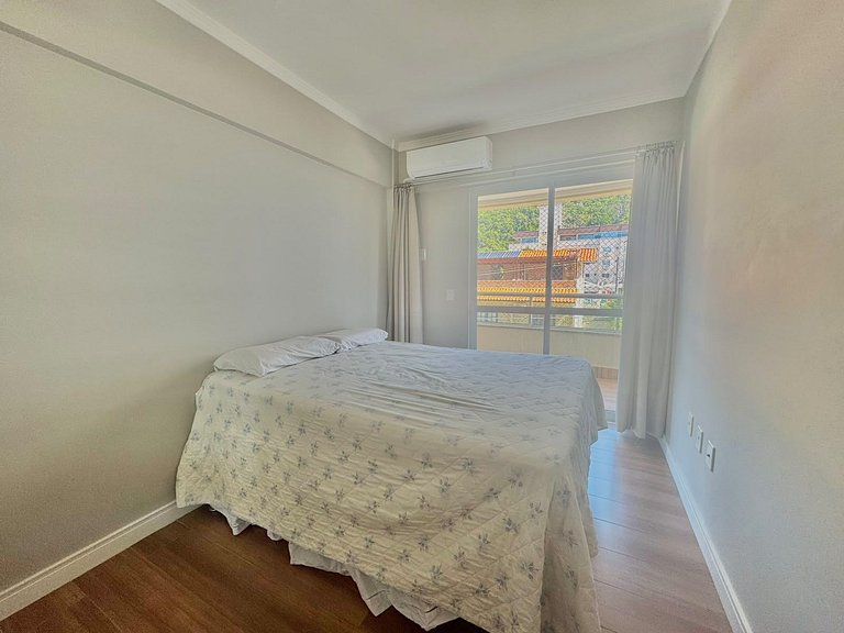 207 - Apartamento em Bombas a 150 metros da Praia