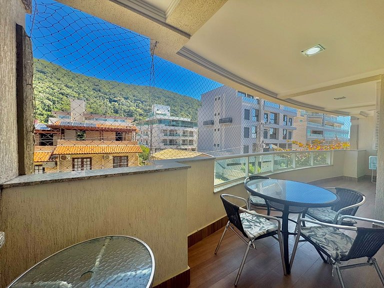 207 - Apartamento em Bombas a 150 metros da Praia