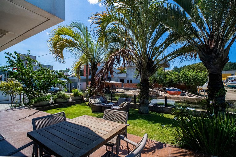 426 - Casa de alto padrão com piscina e 3 suítes